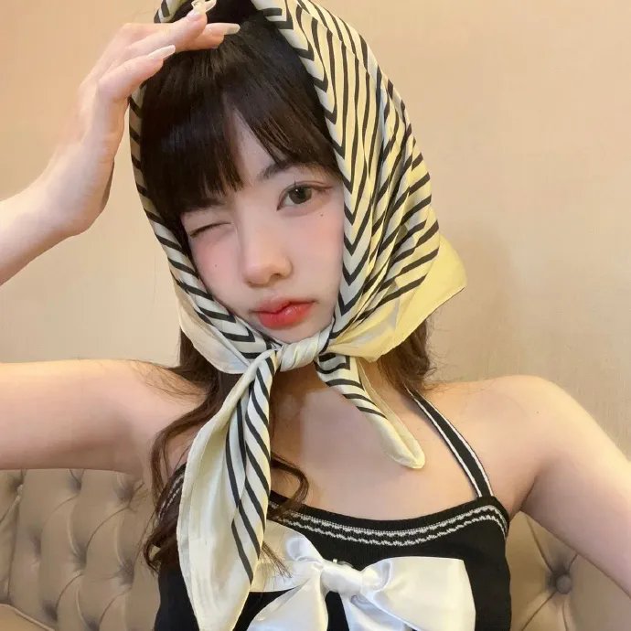 穿着鞋子的贝壳马塞尔海报